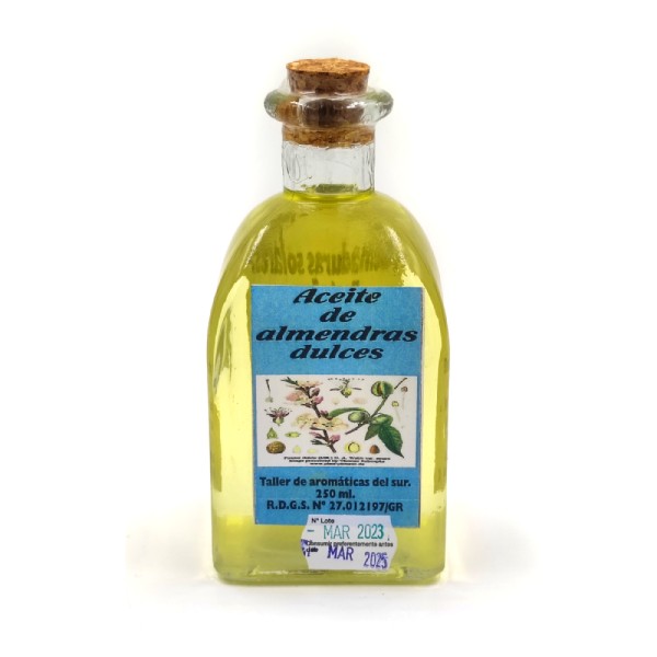 Aceite vegetal de almendras dulces.