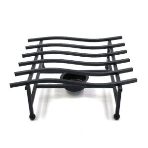 Soporte para tetera de hierro fundido con hueco para una vela.
