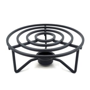 Soporte para tetera de hierro fundido con hueco para una vela.