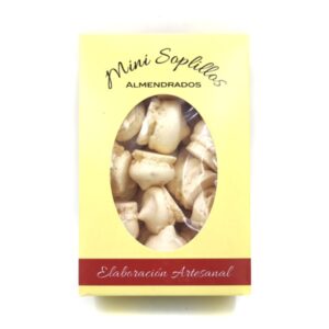 Merengues con almendra típicos de la Alpujarra.