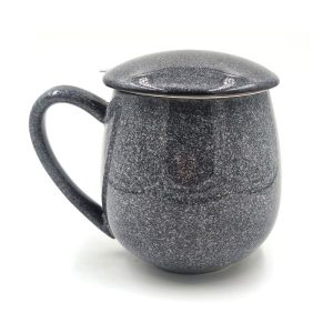 Taza con filtro y tapa para preparar tés e infusiones.
