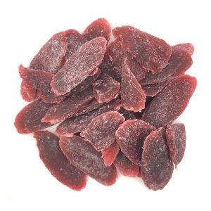 Trozos de piña morada deshidratada.