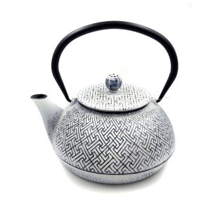 Tetera de hierro fundido.