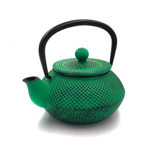 Tetera pequeña de hierro fundido.