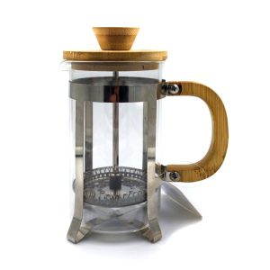Tetera o cafetera de émbolo pequeña.