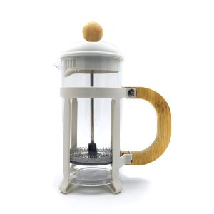 Tetera o cafetera de émbolo pequeña.