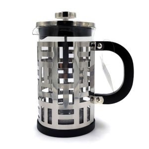 Tetera o cafetera de émbolo grande.