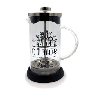 Tetera o cafetera de émbolo grande.