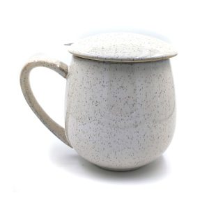 Taza con filtro y tapa para preparar tés e infusiones.