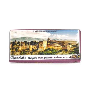 Tableta de chocolate artesano con sabor a ron con pasas.