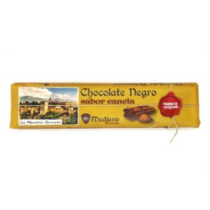 Tableta grande de chocolate artesano con sabor a canela.