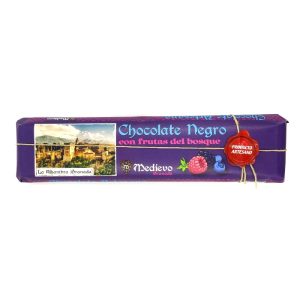 Tableta grande de chocolate artesano con frutas del bosque.