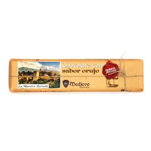 Tableta grande de chocolate con leche artesano con sabor a orujo.