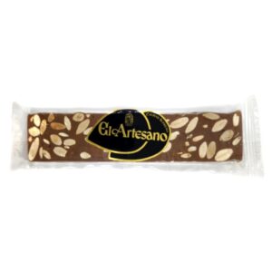 Turrón de chocolate con almendras.
